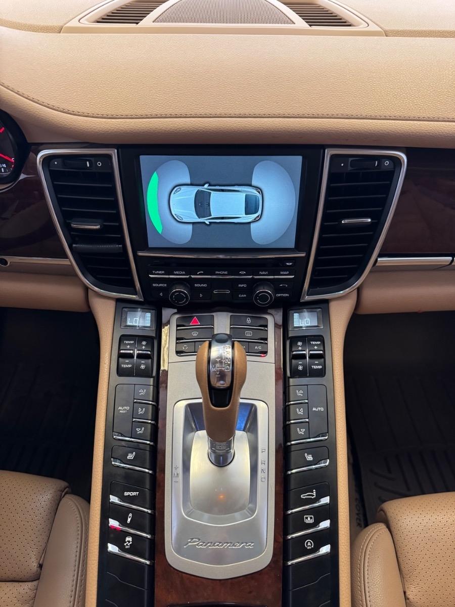 Porsche Panamera 4dr HB 2012