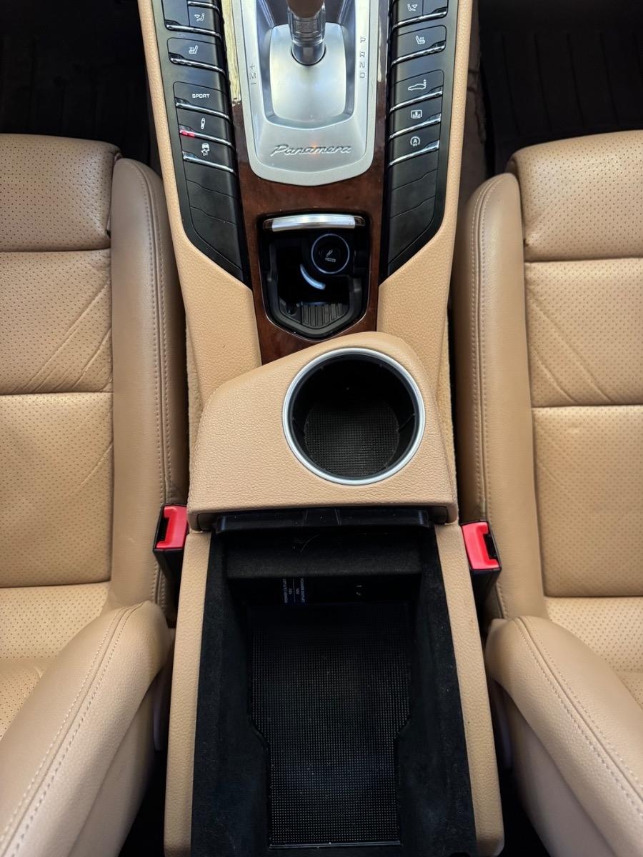 Porsche Panamera 4dr HB 2012