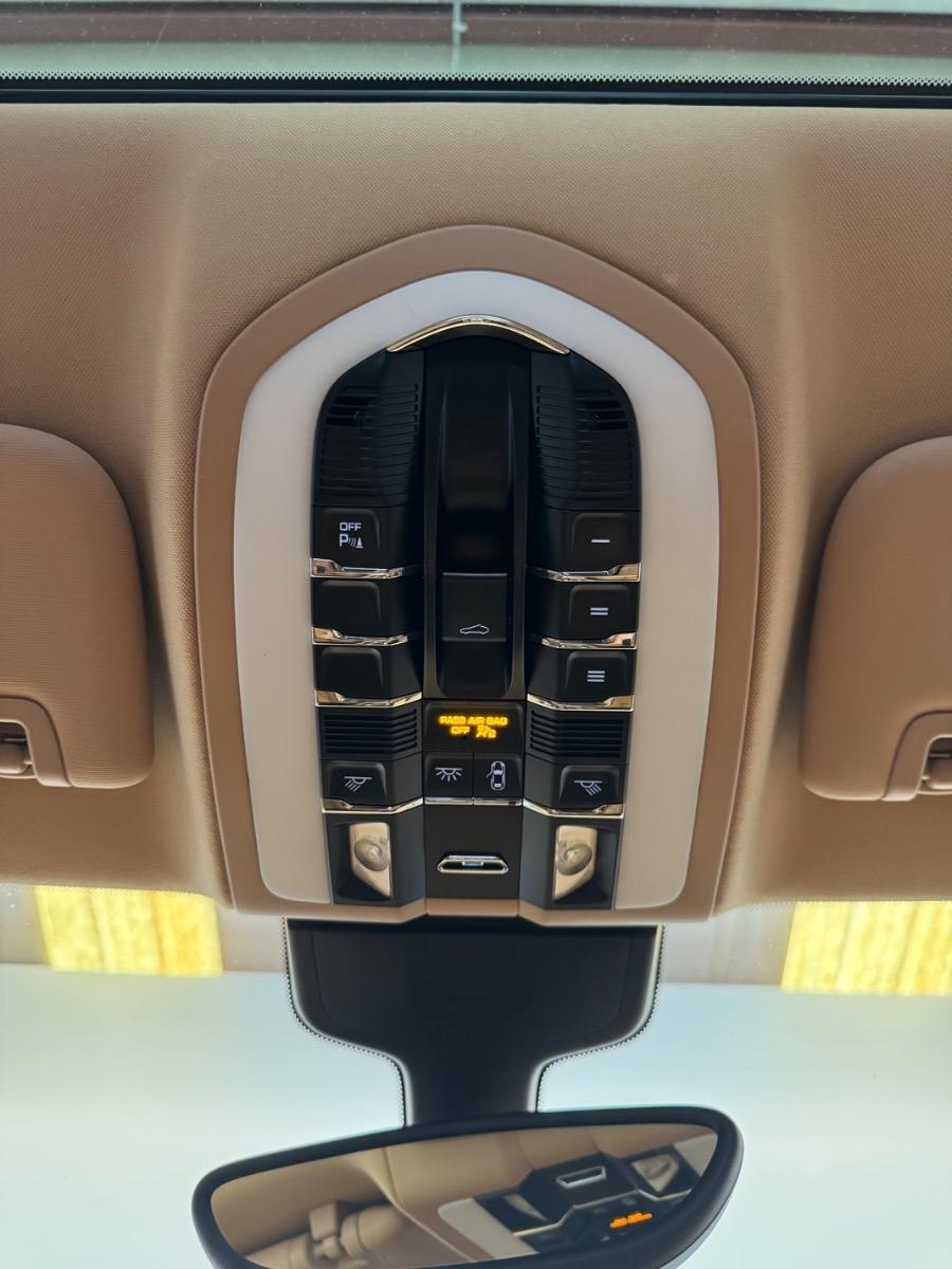 Porsche Panamera 4dr HB 2012