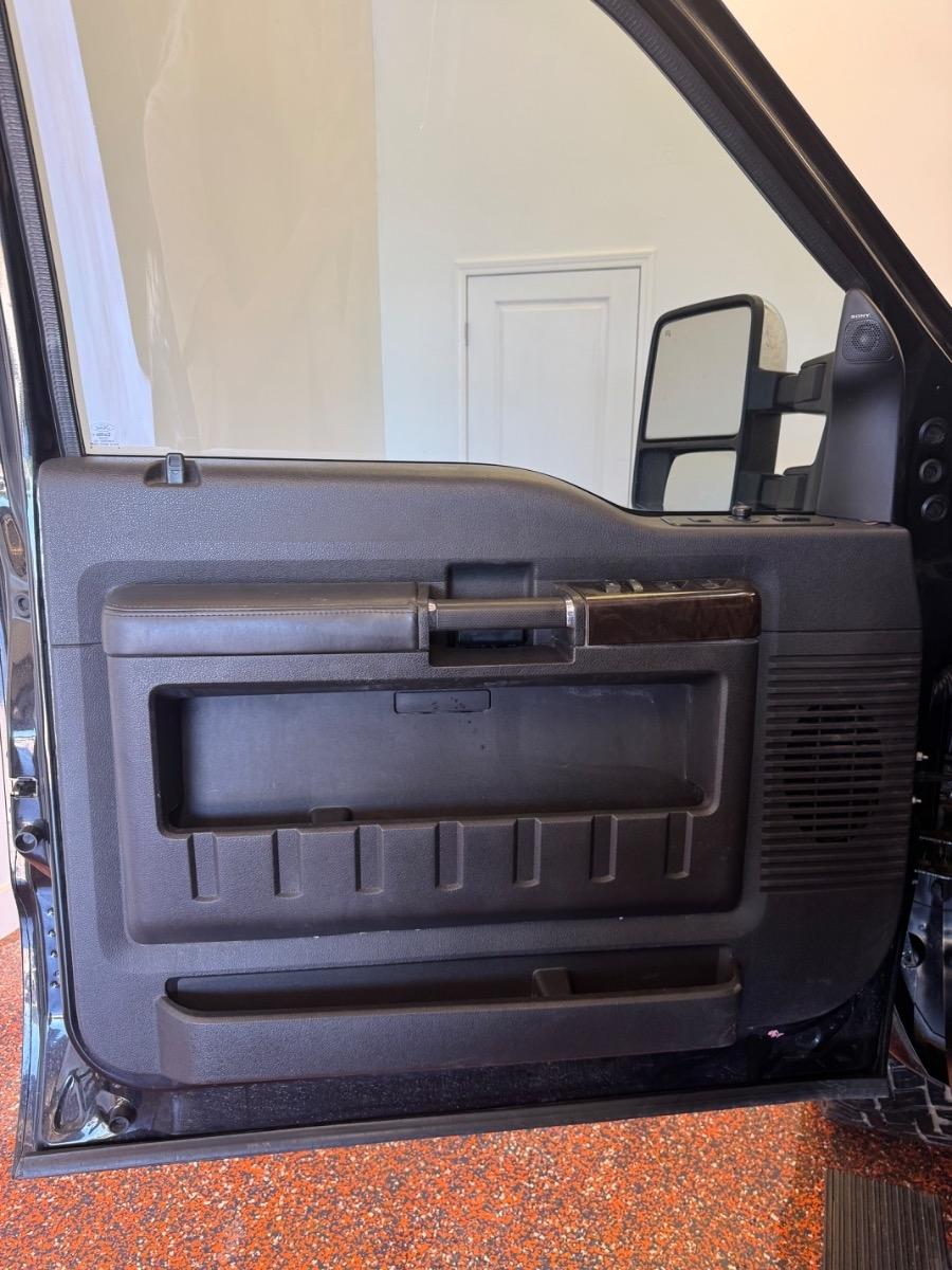 Ford Super Duty F-250 SRW 4WD Crew Cab 156" Platinum 2015