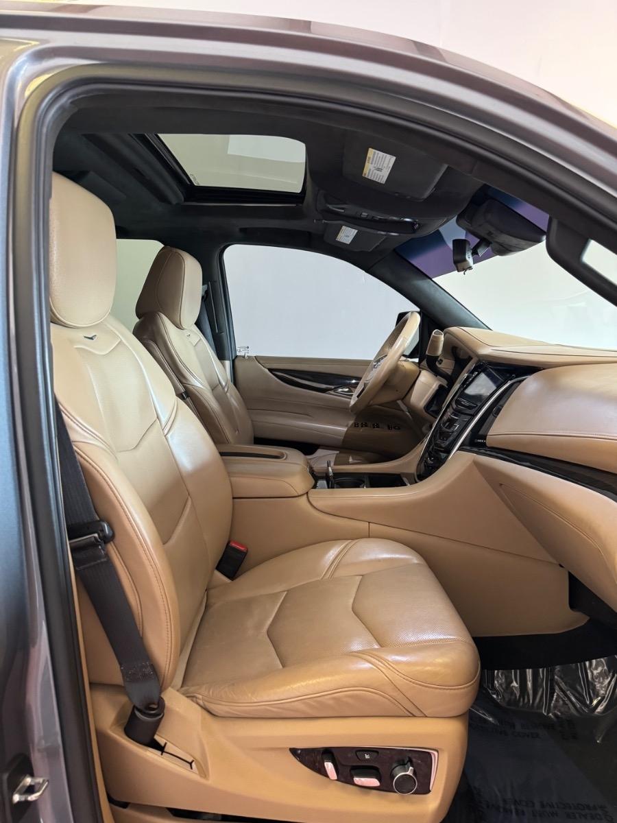 Cadillac Escalade 4WD 4dr Platinum 2019