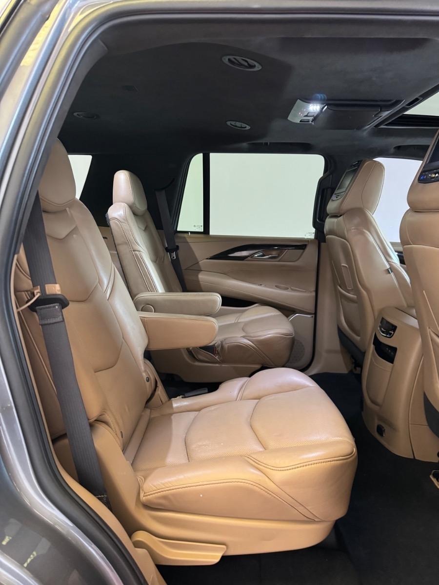 Cadillac Escalade 4WD 4dr Platinum 2019