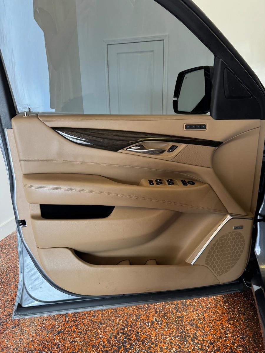 Cadillac Escalade 4WD 4dr Platinum 2019