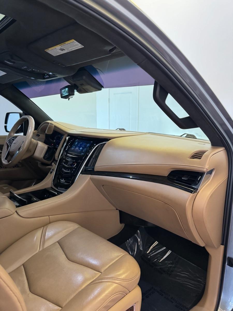 Cadillac Escalade 4WD 4dr Platinum 2019