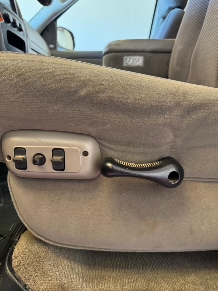 Dodge Ram 2500 4dr Quad Cab 160.5" WB SLT 2004