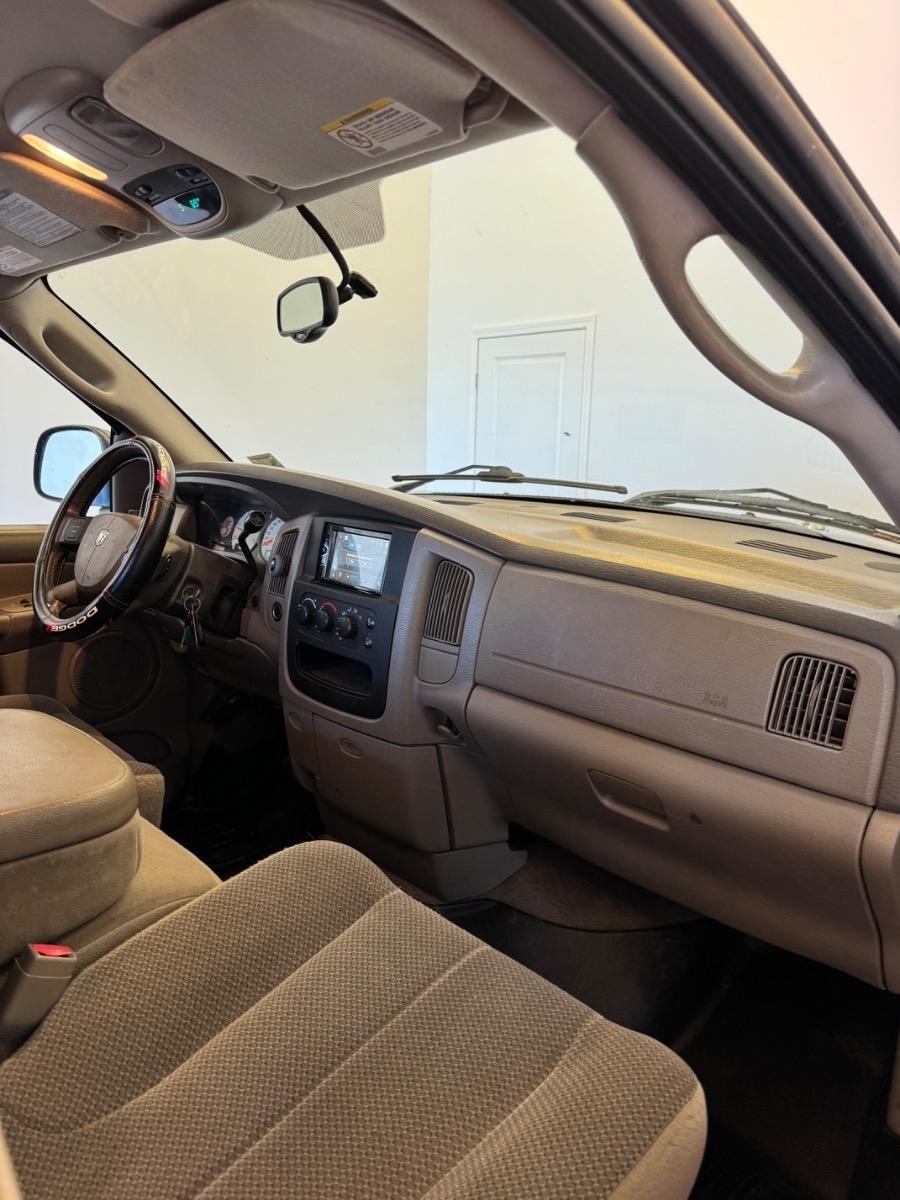 Dodge Ram 2500 4dr Quad Cab 160.5" WB SLT 2004