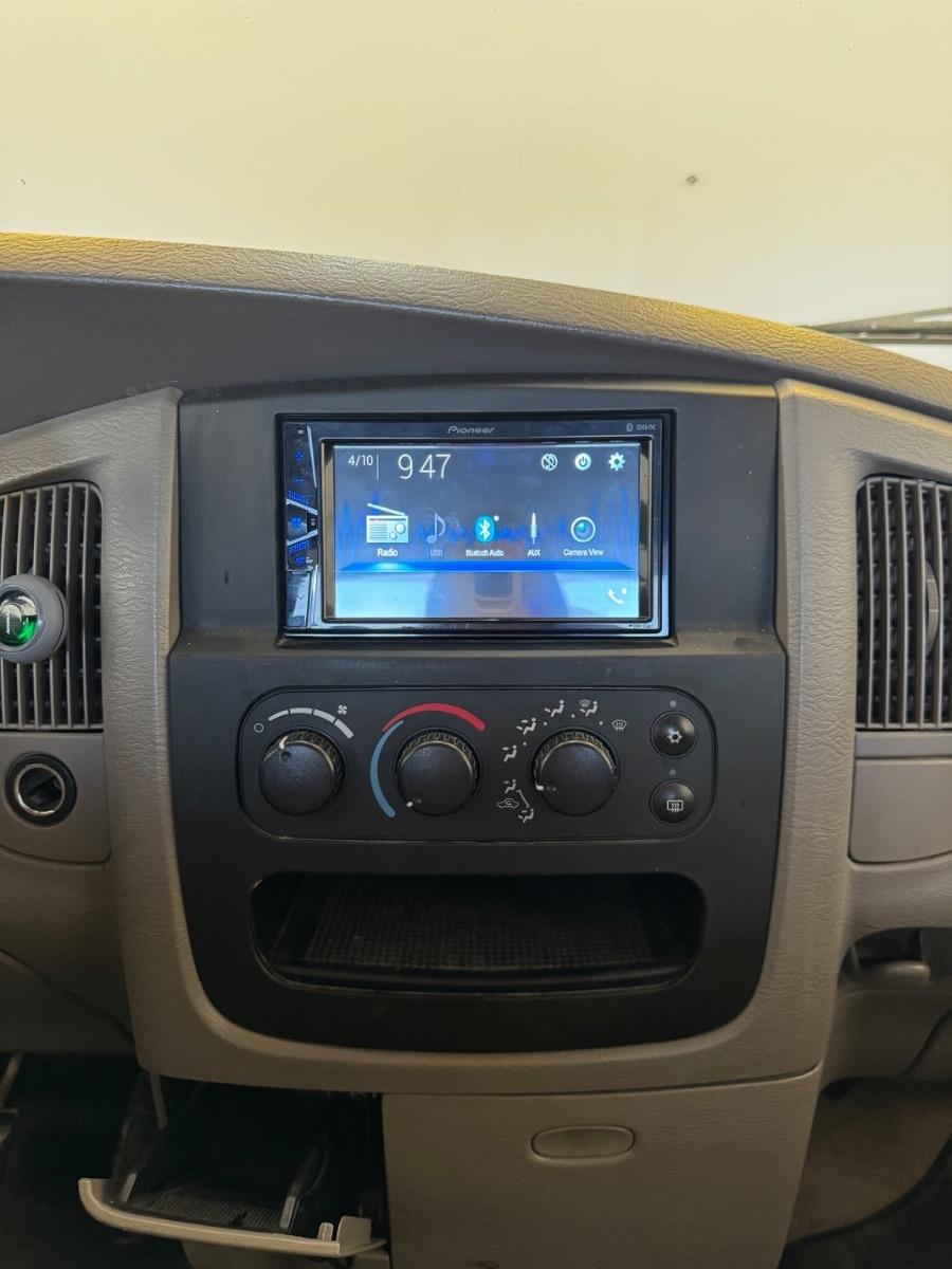 Dodge Ram 2500 4dr Quad Cab 160.5" WB SLT 2004