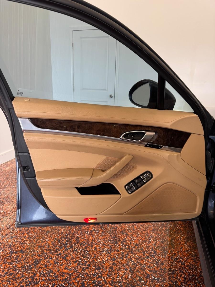 Porsche Panamera 4dr HB 4 2015