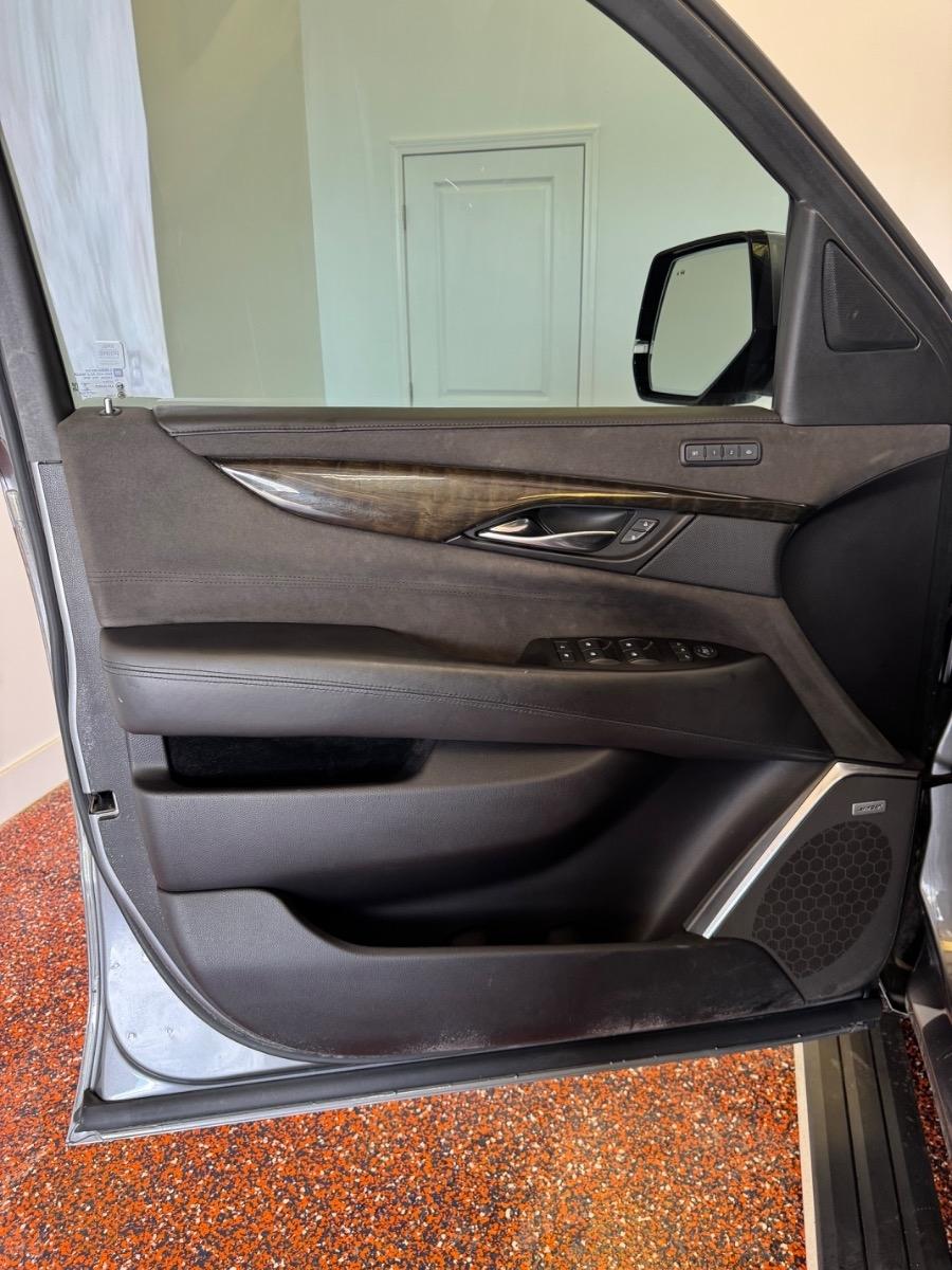 Cadillac Escalade ESV 4WD 4dr Platinum 2020