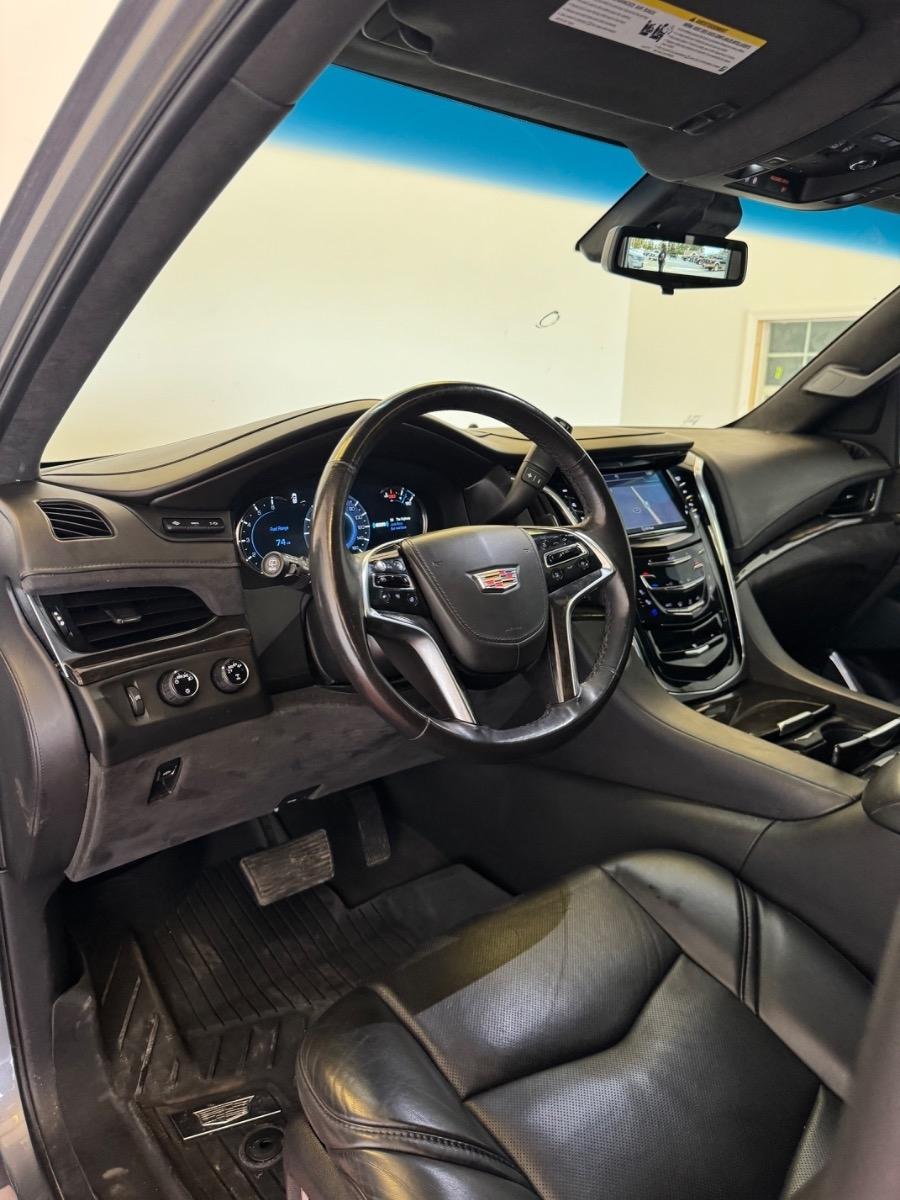 Cadillac Escalade ESV 4WD 4dr Platinum 2020