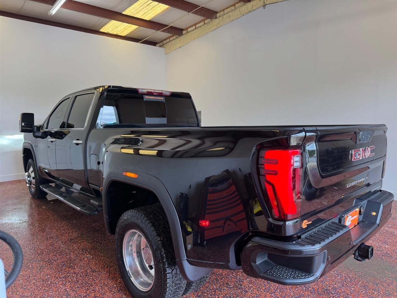 GMC Sierra 3500HD 4WD Crew Cab 172" Denali 2024