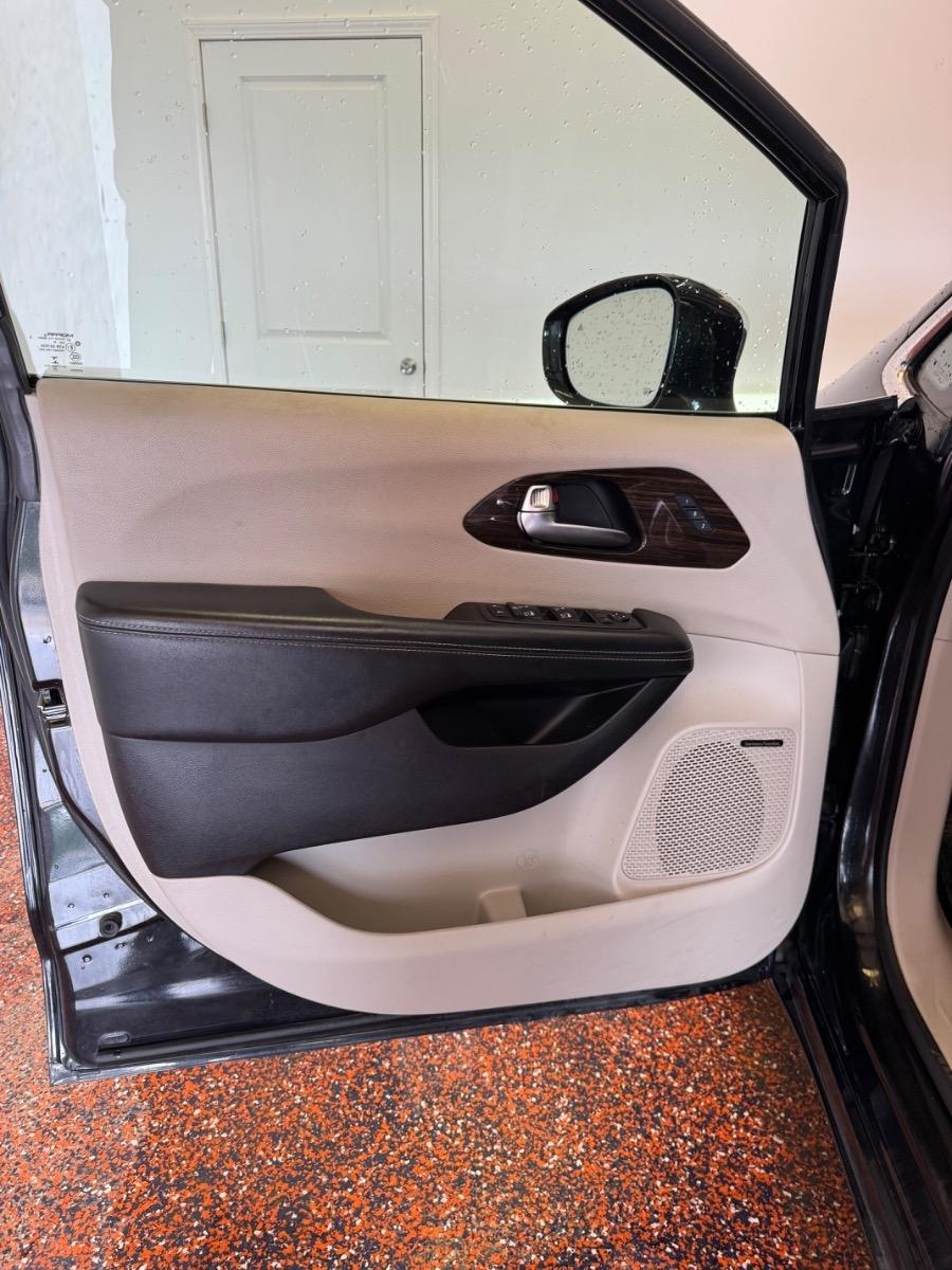 Chrysler Pacifica Limited FWD 2022