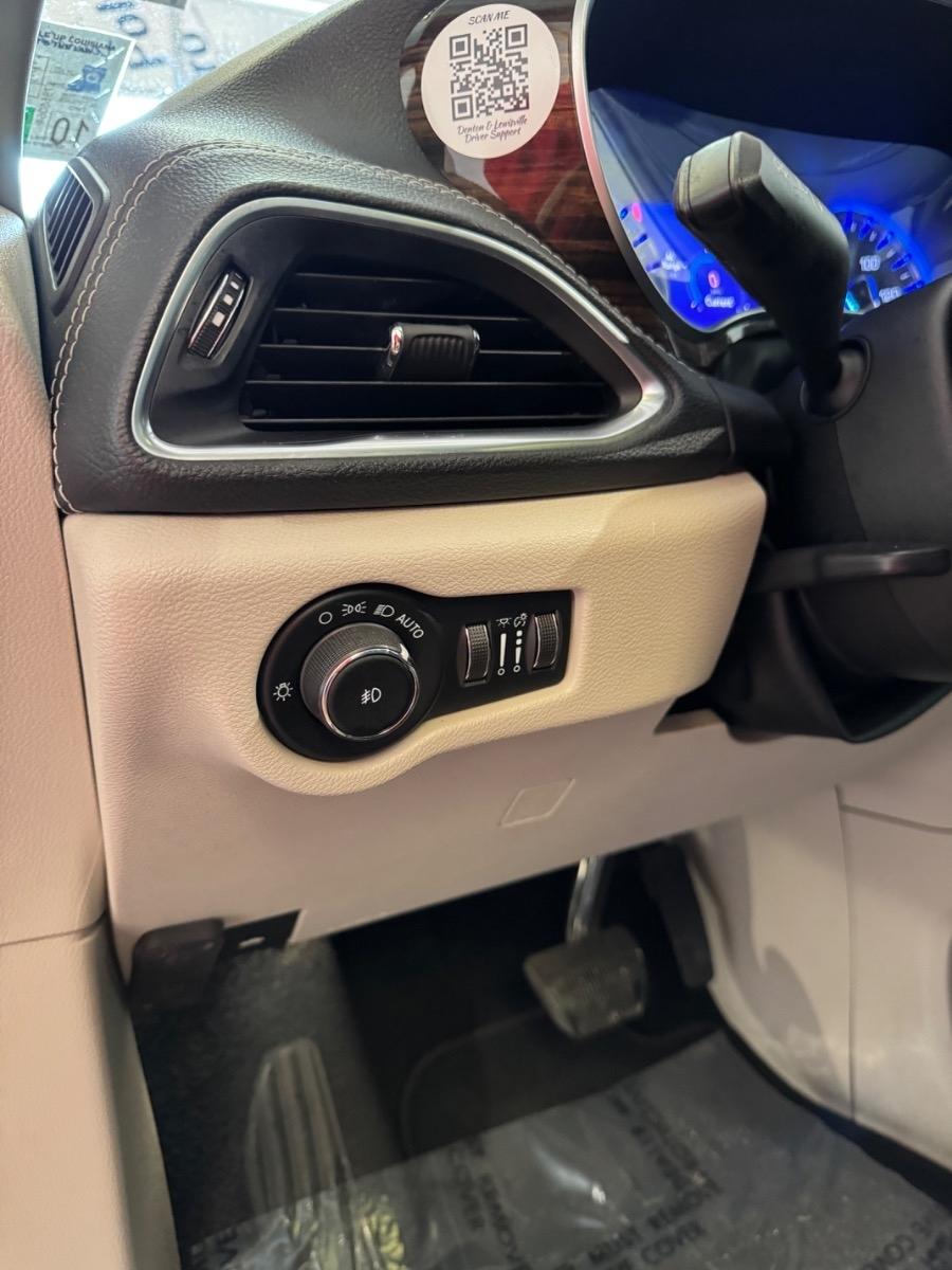 Chrysler Pacifica Limited FWD 2022