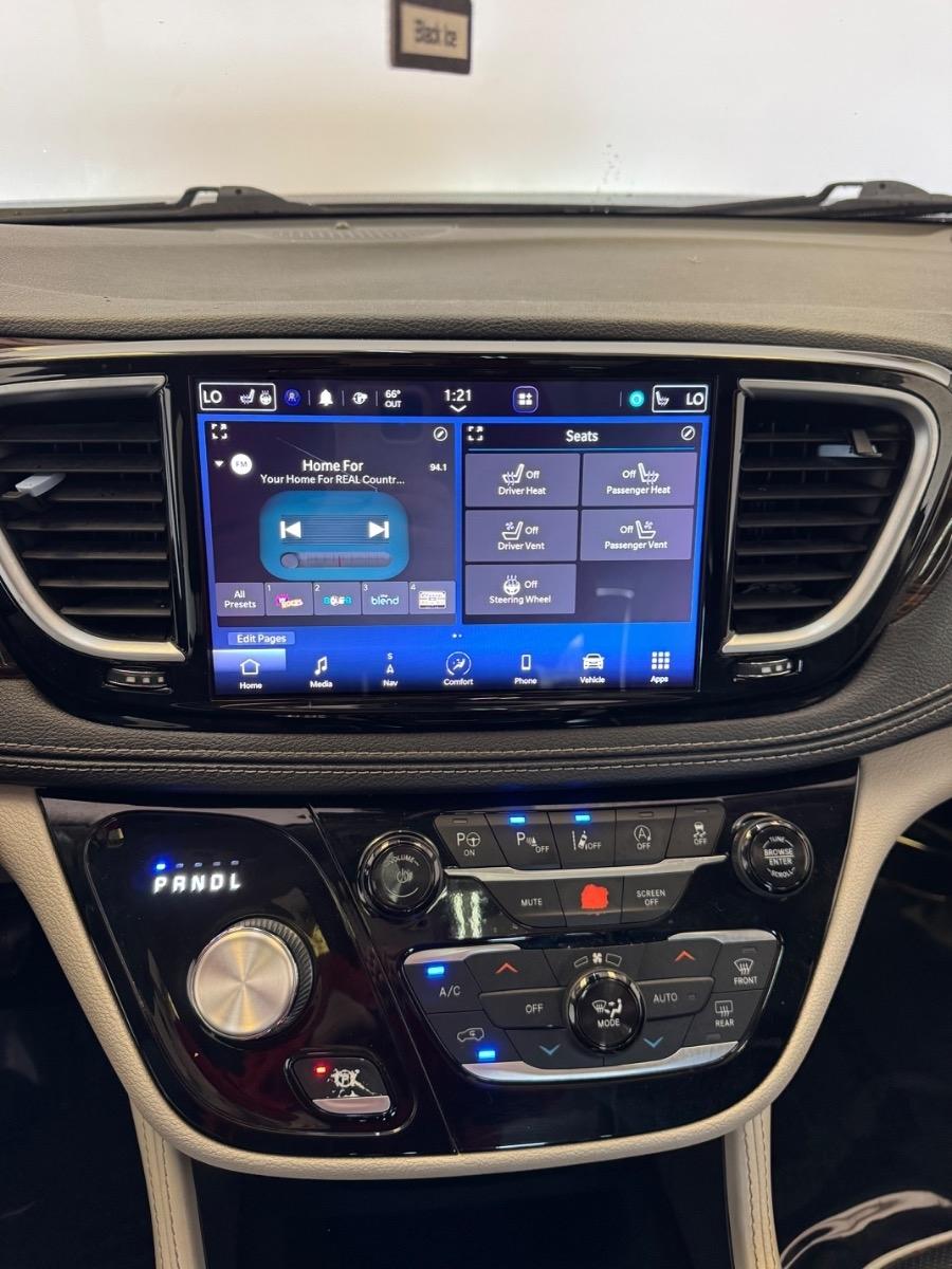 Chrysler Pacifica Limited FWD 2022