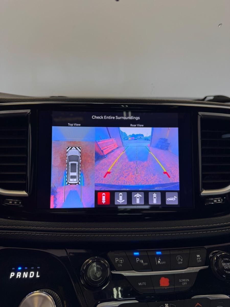 Chrysler Pacifica Limited FWD 2022