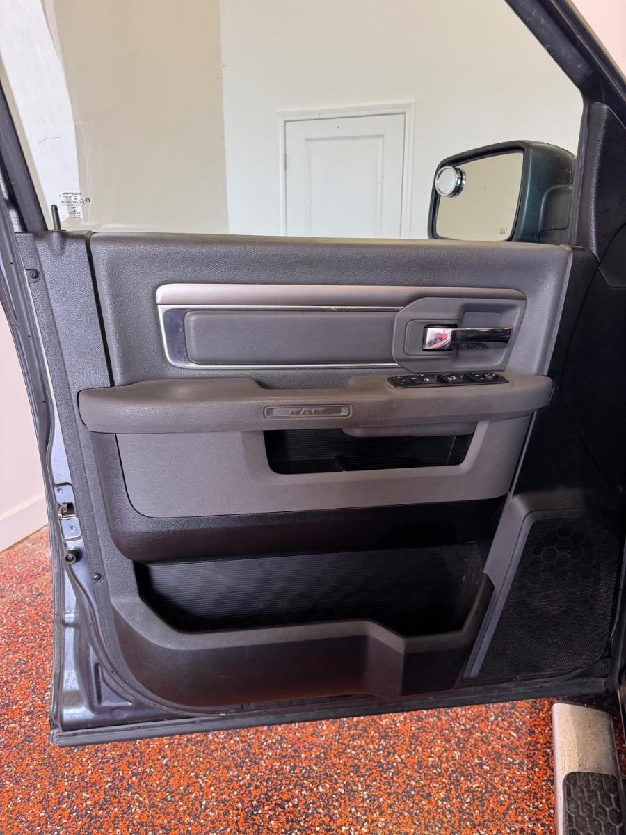 RAM 1500 Lone Star 4x2 Crew Cab 5'7" Box 2017