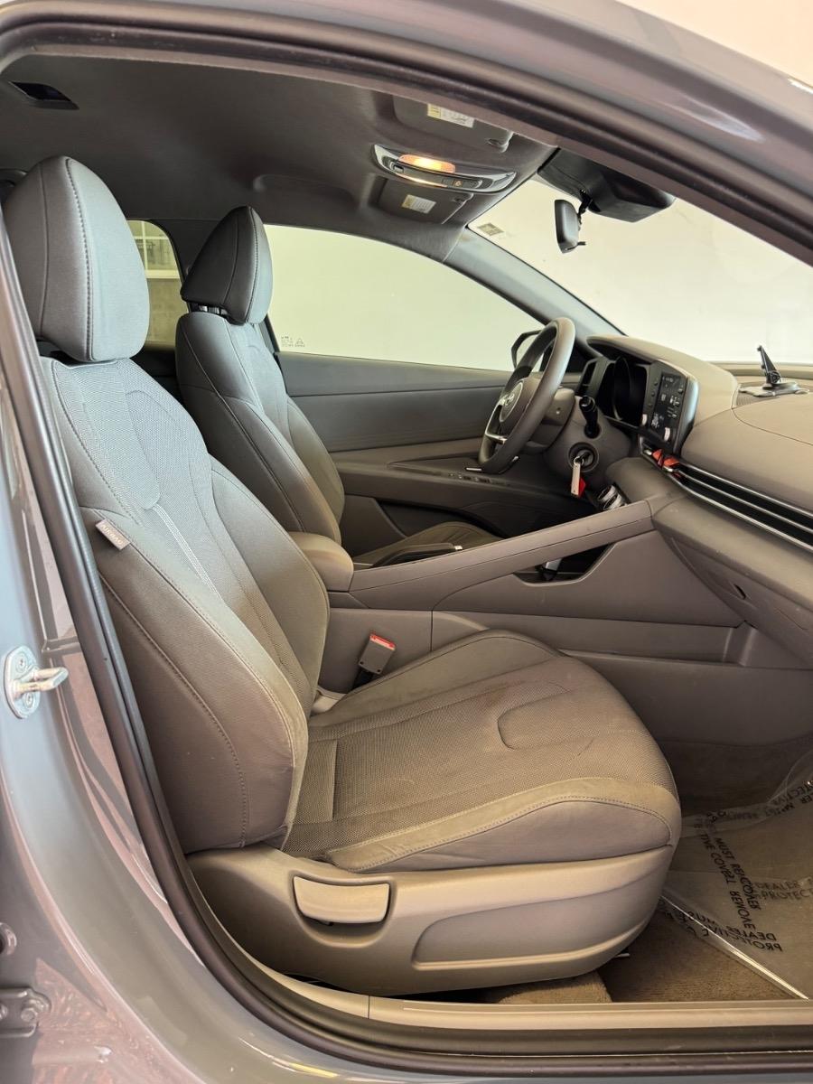 Hyundai Elantra SE IVT 2023