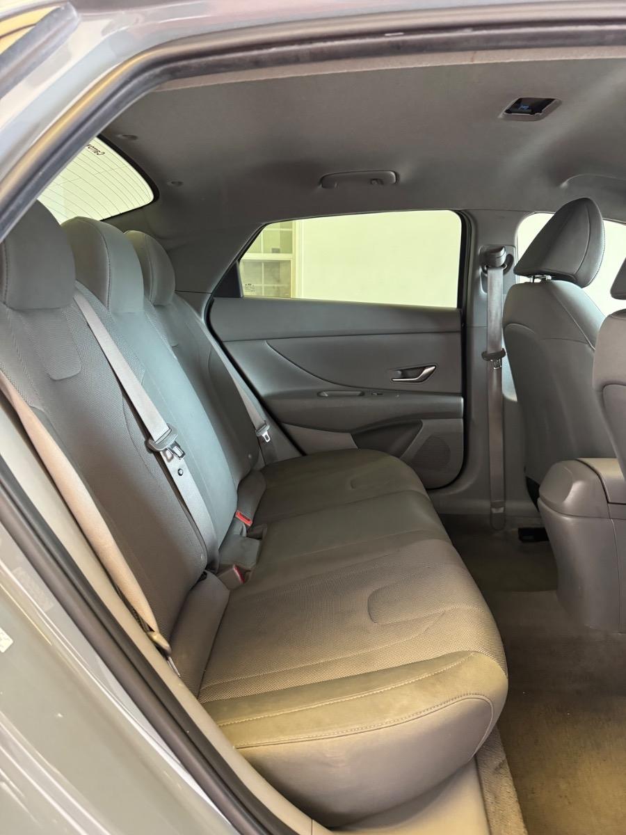 Hyundai Elantra SE IVT 2023