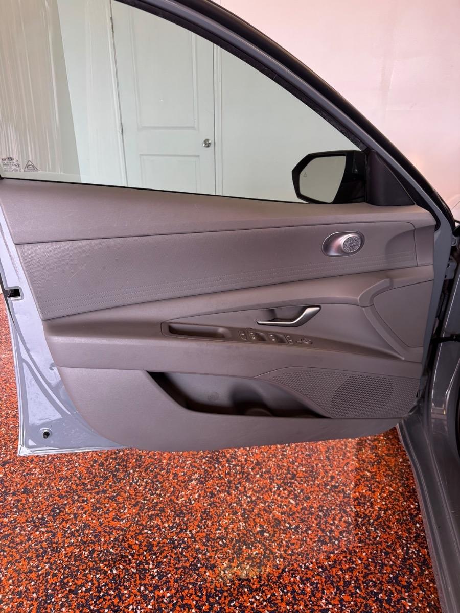 Hyundai Elantra SE IVT 2023