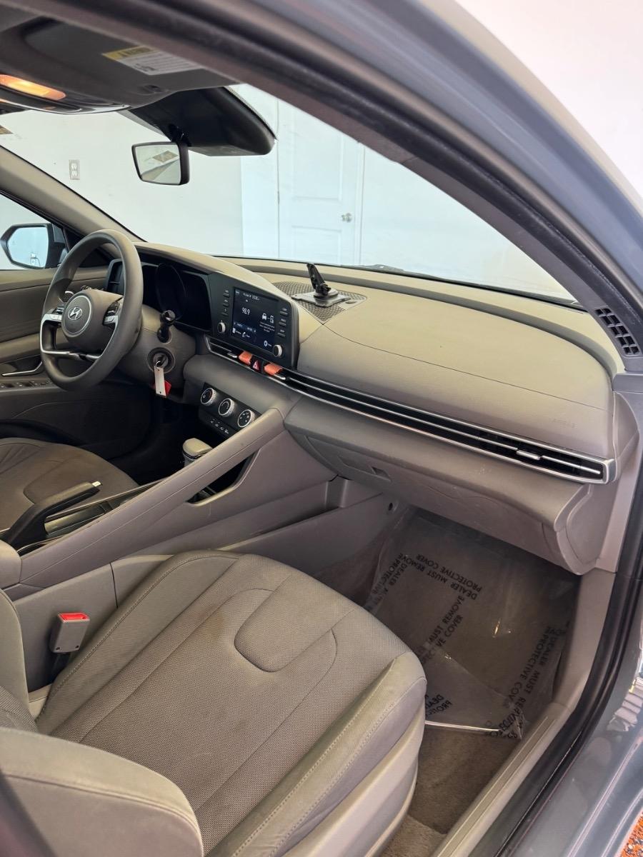 Hyundai Elantra SE IVT 2023