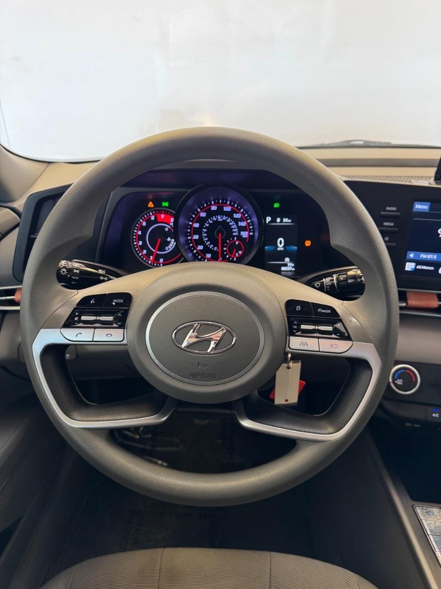 Hyundai Elantra SE IVT 2023