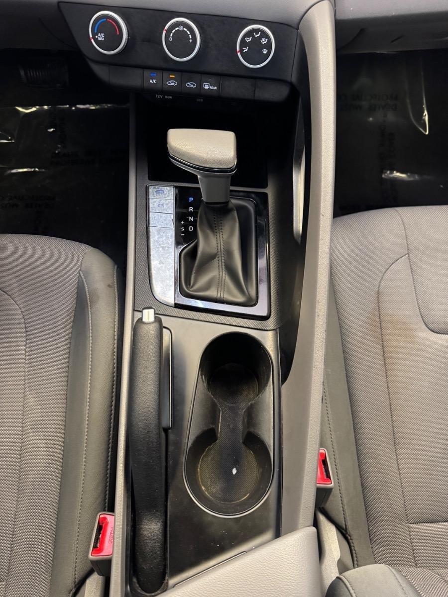 Hyundai Elantra SE IVT 2023