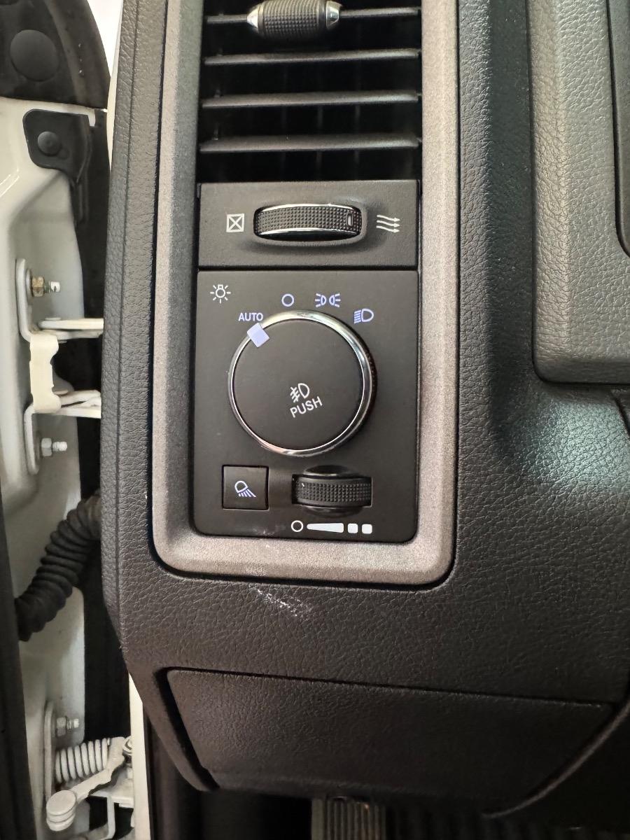 RAM 1500 2WD Crew Cab 140.5" Tradesman 2016