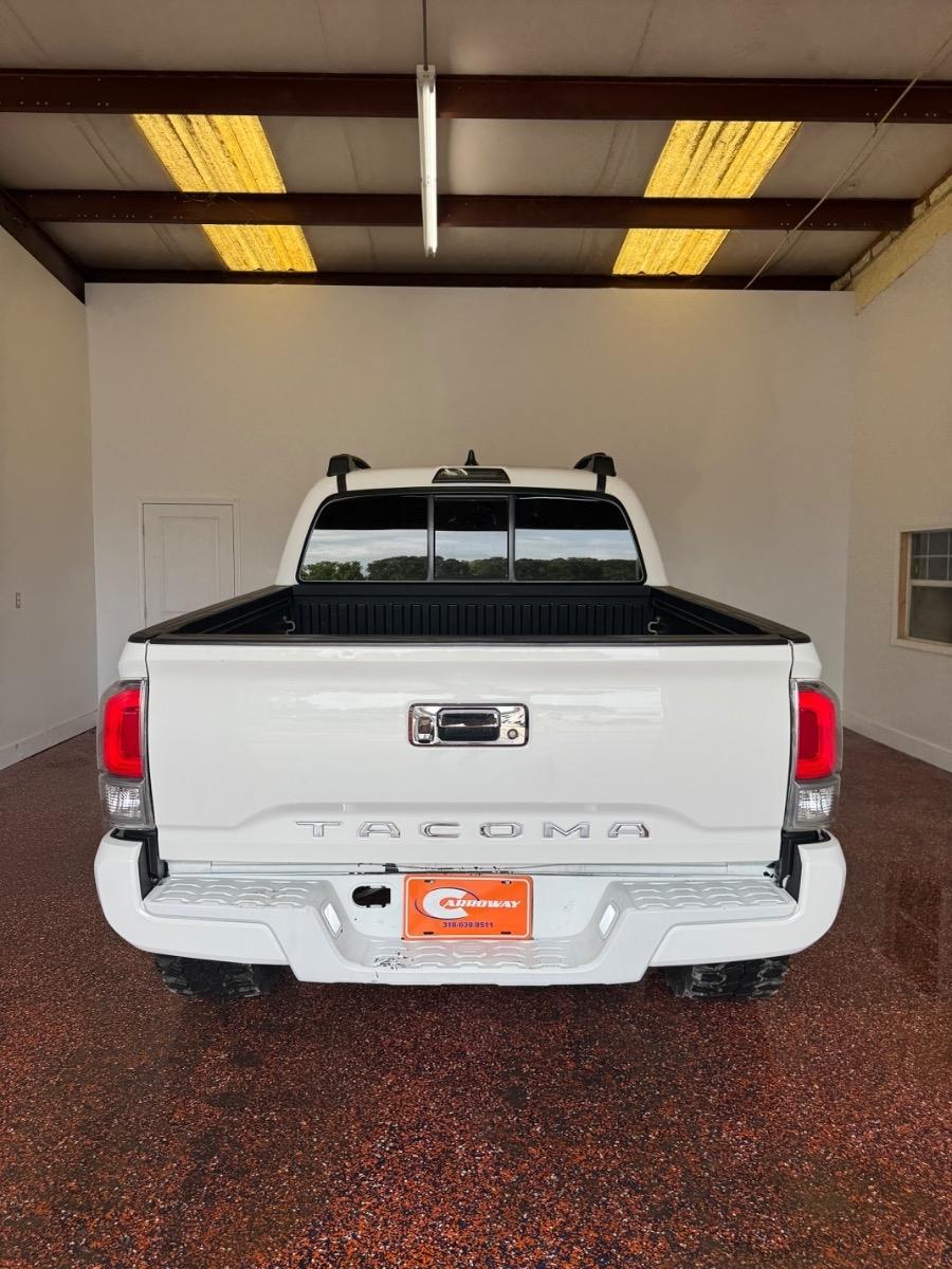 Toyota Tacoma 2WD SR Double Cab 5' Bed I4 AT (Natl) 2022