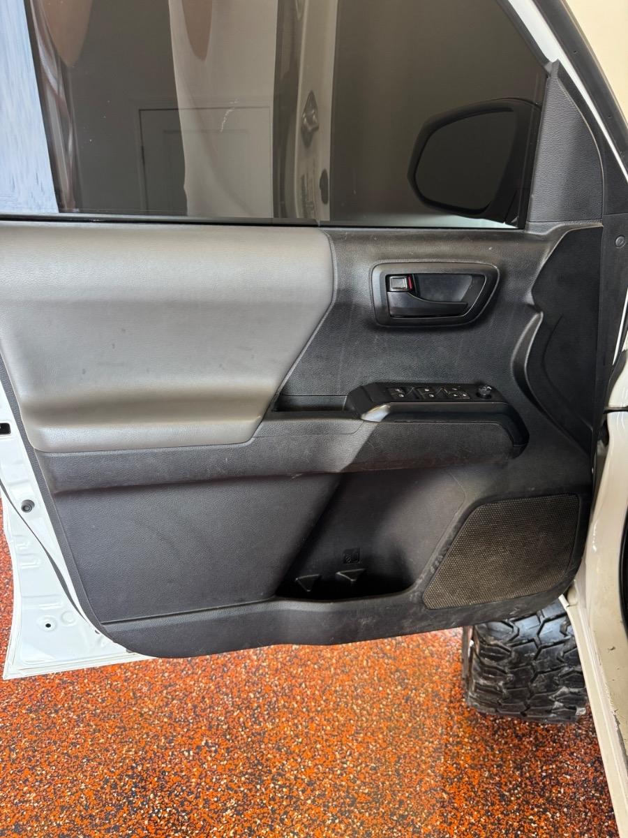 Toyota Tacoma 2WD SR Double Cab 5' Bed I4 AT (Natl) 2022
