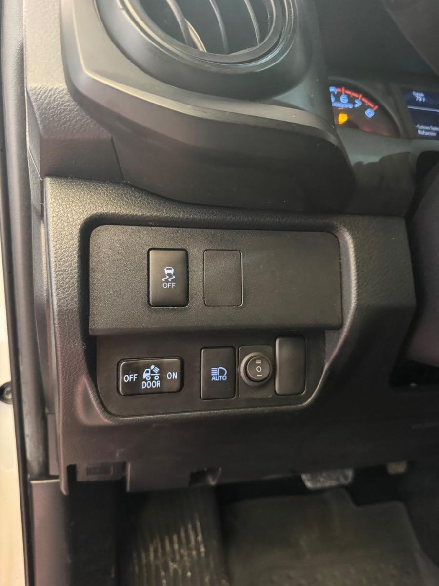 Toyota Tacoma 2WD SR Double Cab 5' Bed I4 AT (Natl) 2022