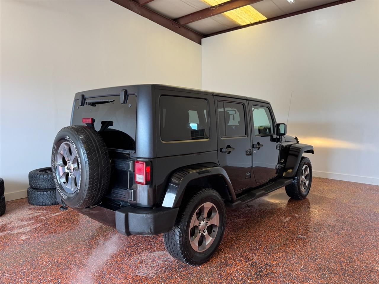 Jeep Wrangler Unlimited 4WD 4dr Sahara 2017