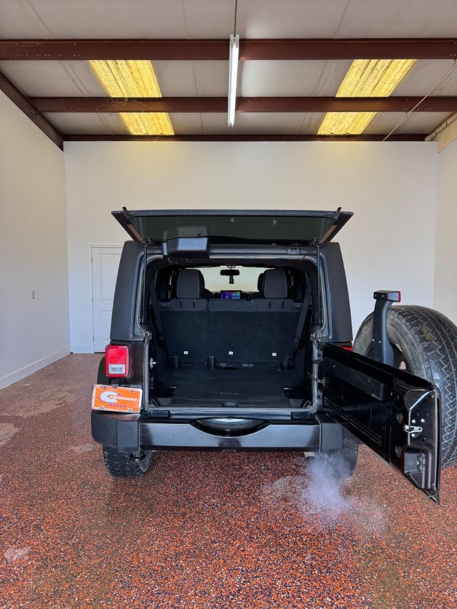 Jeep Wrangler Unlimited 4WD 4dr Sahara 2017