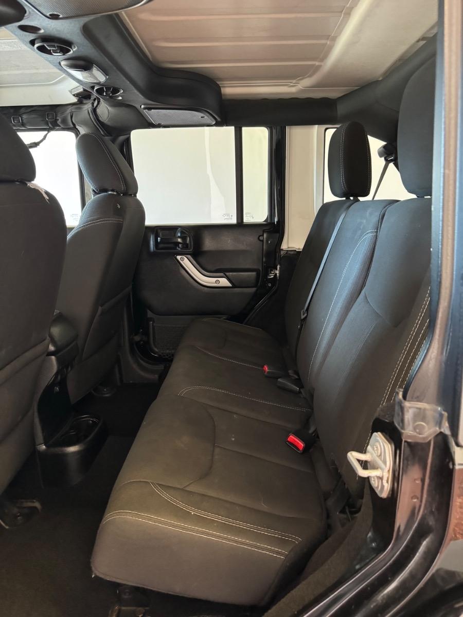 Jeep Wrangler Unlimited 4WD 4dr Sahara 2017