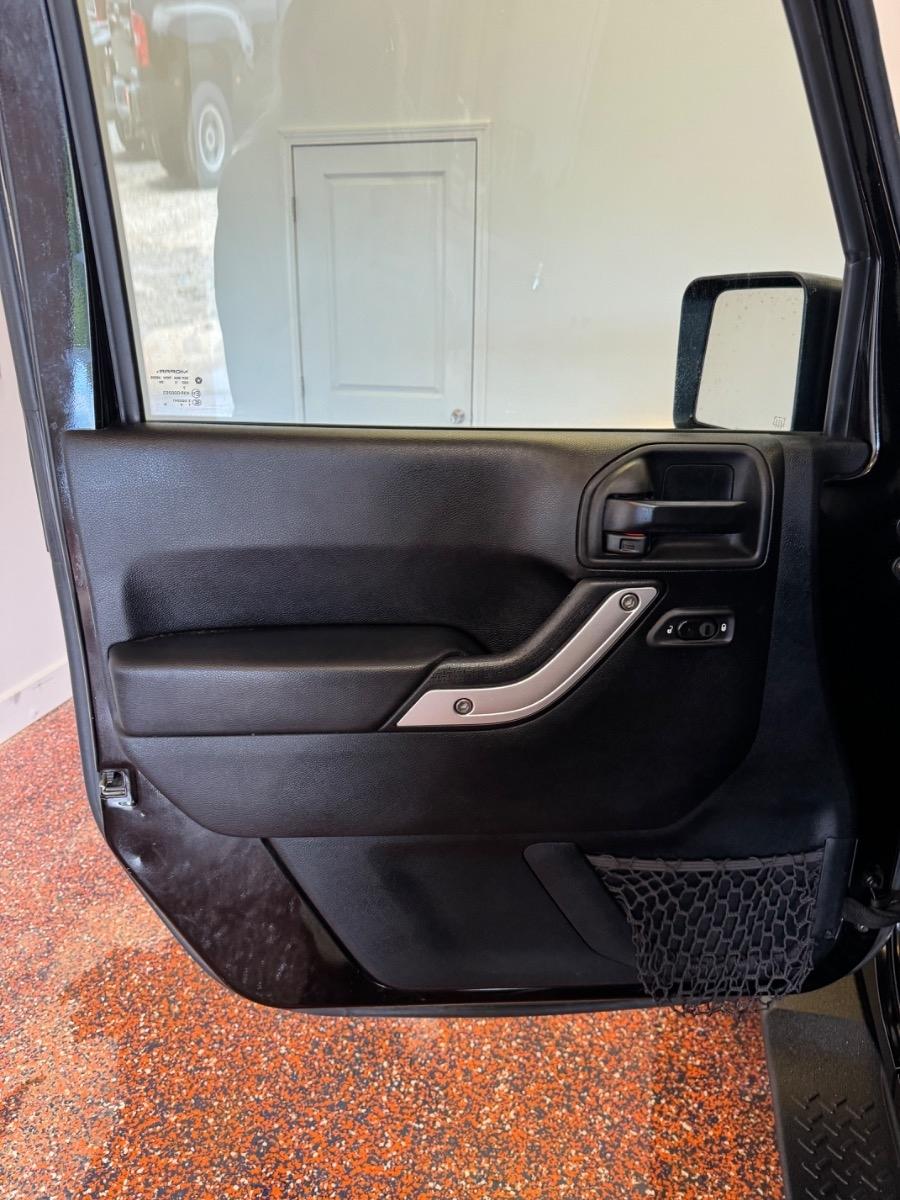 Jeep Wrangler Unlimited 4WD 4dr Sahara 2017