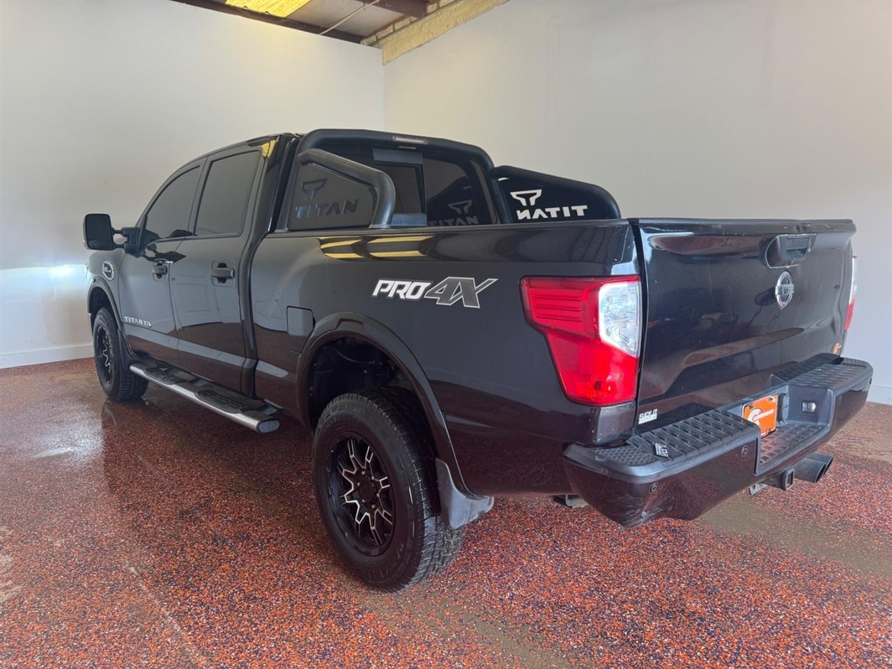 Nissan Titan XD 4x4 Gas Crew Cab PRO-4X 2018