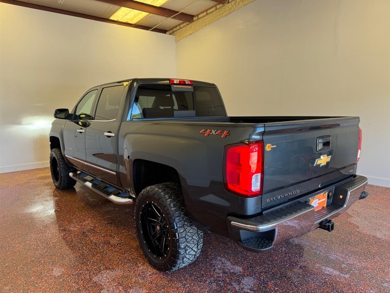 Chevrolet Silverado 1500 4WD Crew Cab 143.5" LTZ w/1LZ 2018
