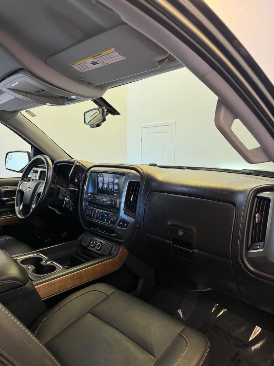 Chevrolet Silverado 1500 4WD Crew Cab 143.5" LTZ w/1LZ 2018
