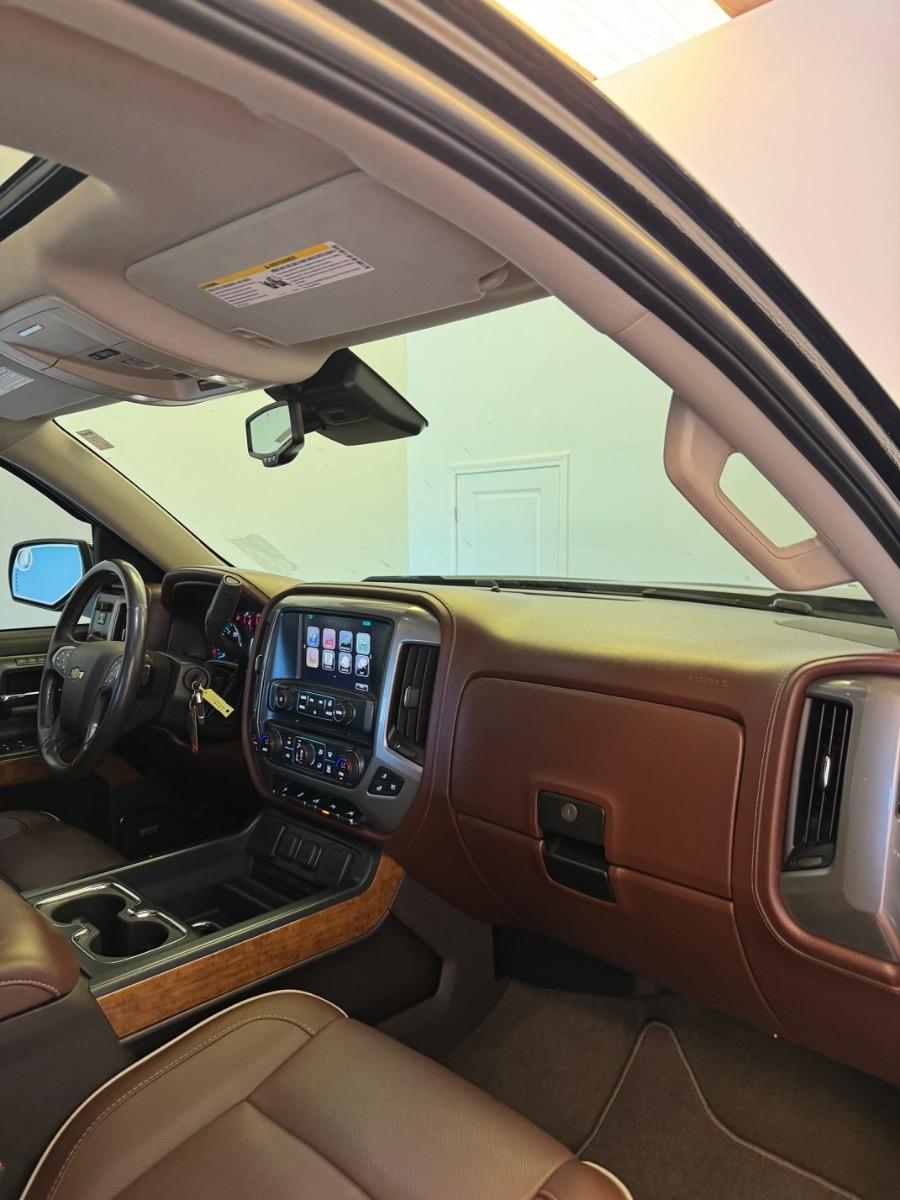 Chevrolet Silverado 1500 4WD Crew Cab 143.5" High Country 2016