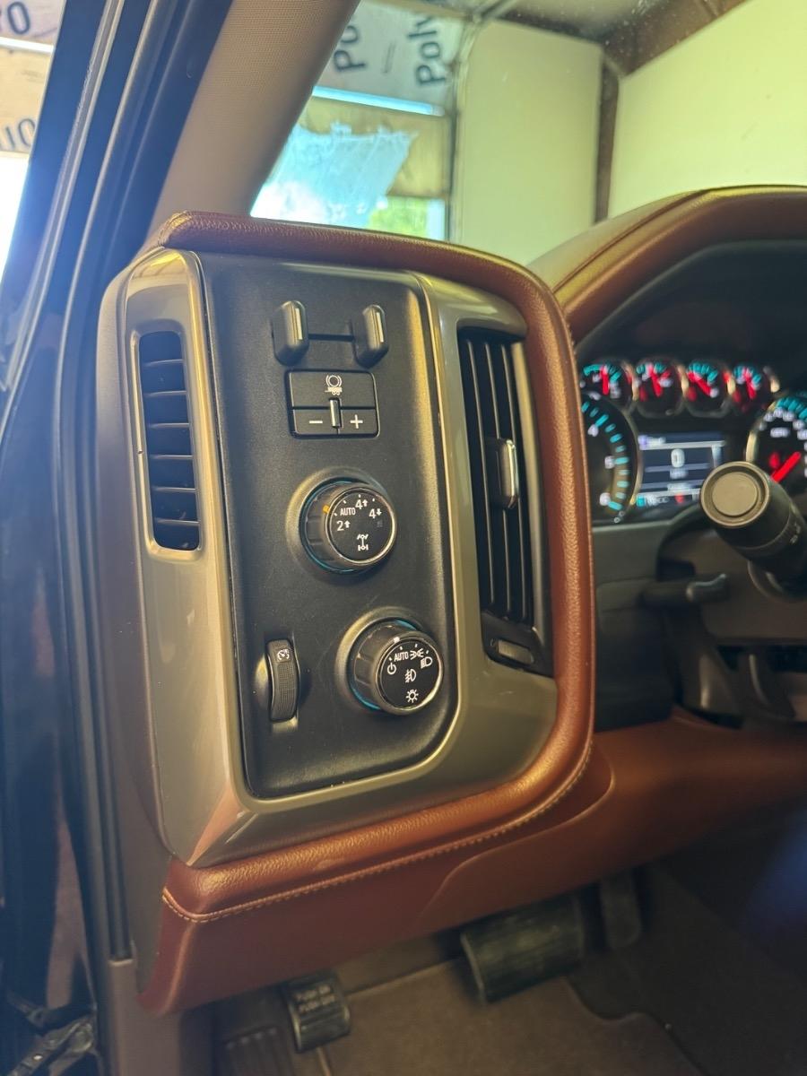 Chevrolet Silverado 1500 4WD Crew Cab 143.5" High Country 2016