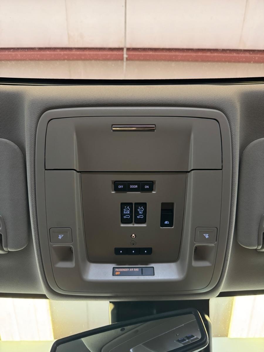 Chevrolet Silverado 1500 4WD Crew Cab 143.5" High Country 2016