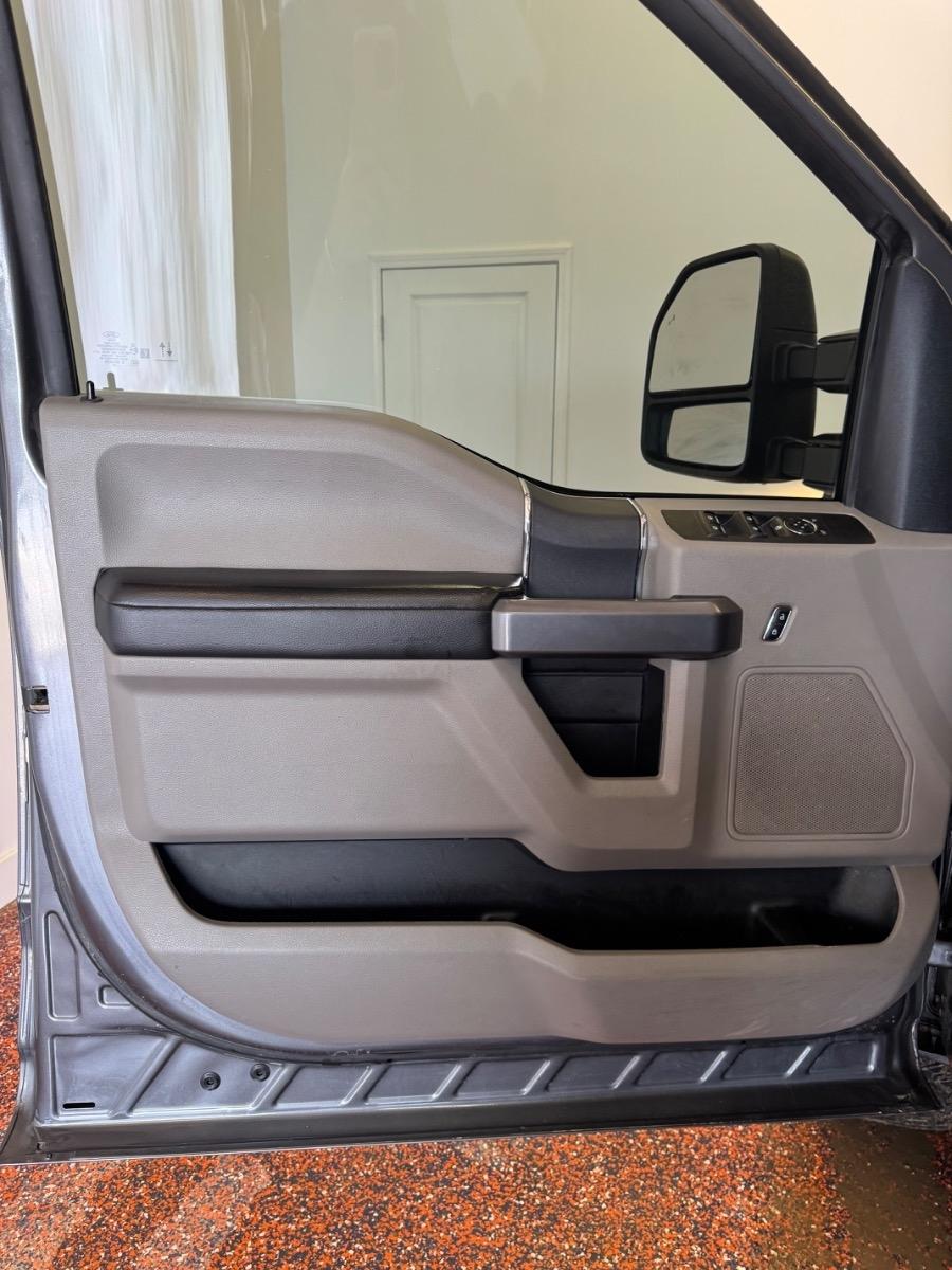 Ford Super Duty F-350 SRW King Ranch 4WD Crew Cab 8' Box 2022