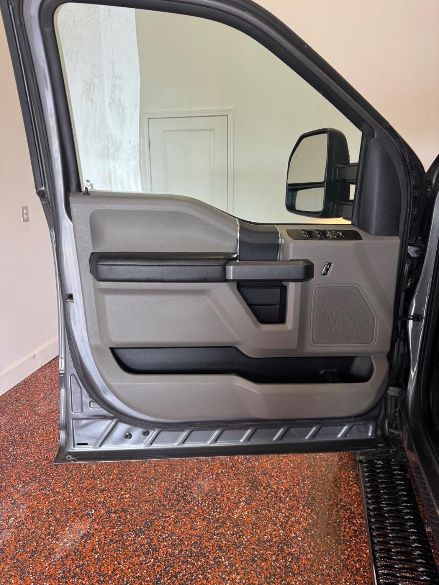 Ford Super Duty F-350 SRW King Ranch 4WD Crew Cab 8' Box 2022
