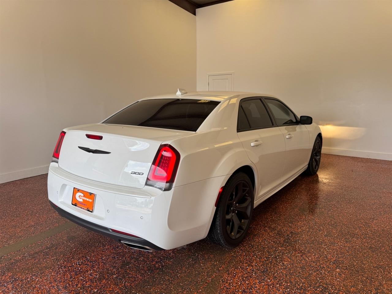 Chrysler 300 Touring L RWD 2023