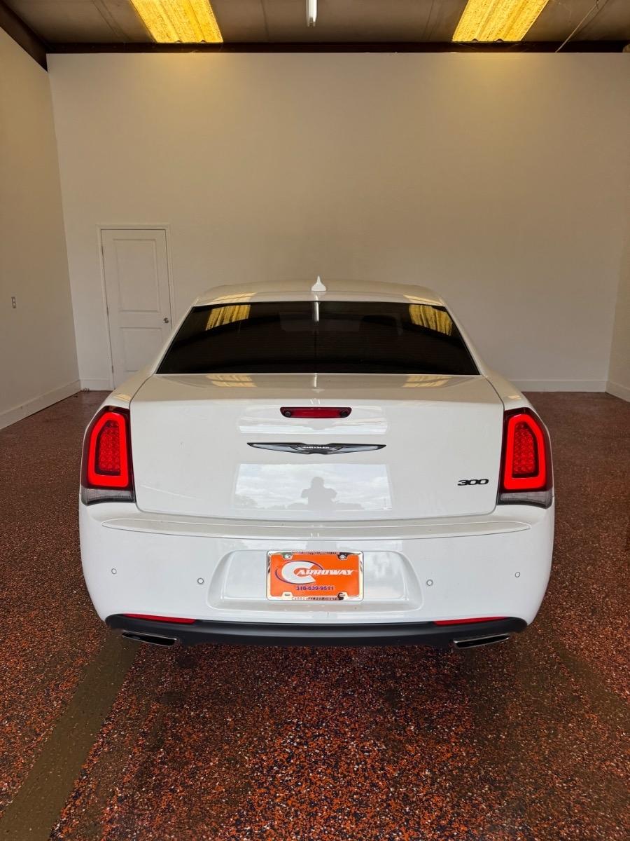 Chrysler 300 Touring L RWD 2023