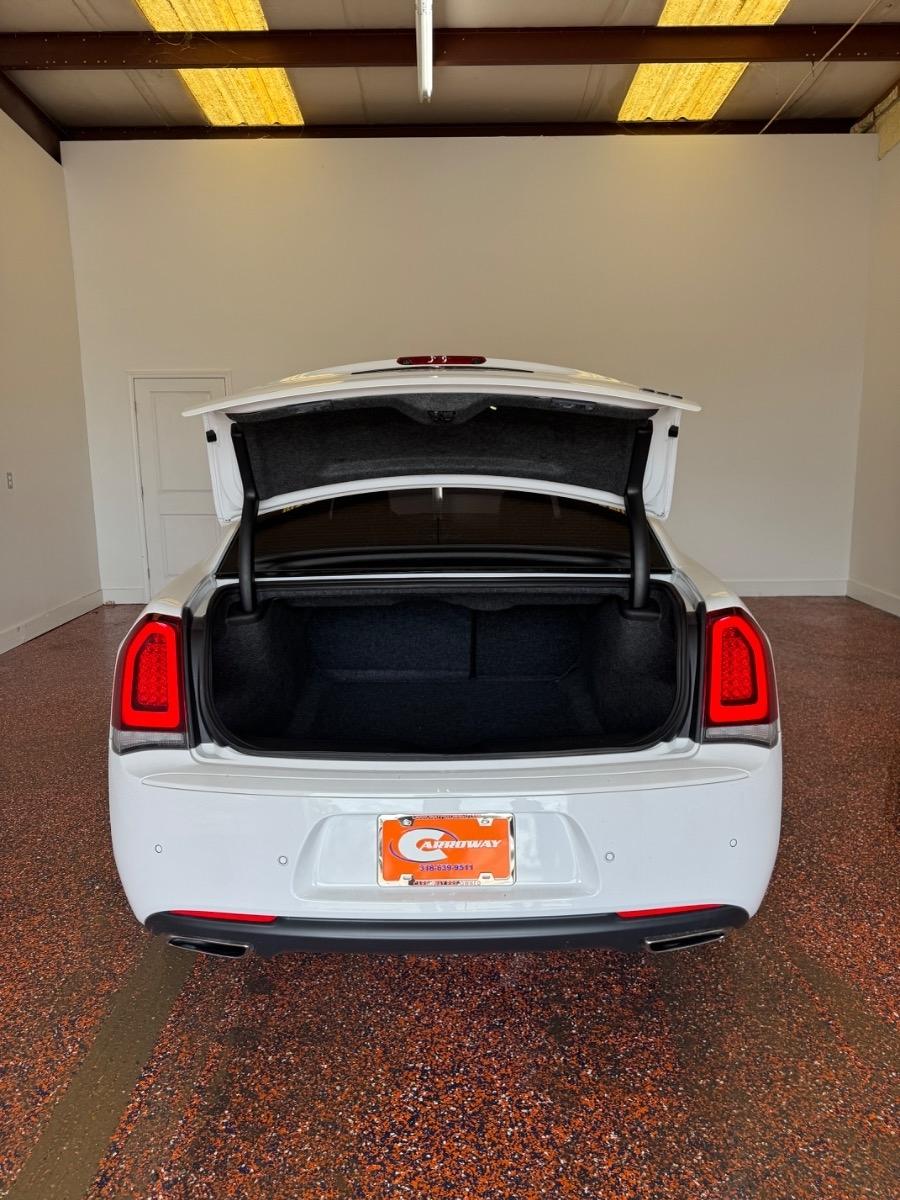 Chrysler 300 Touring L RWD 2023