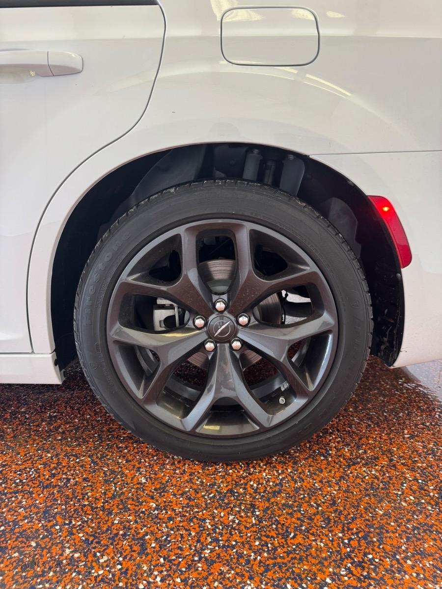 Chrysler 300 Touring L RWD 2023