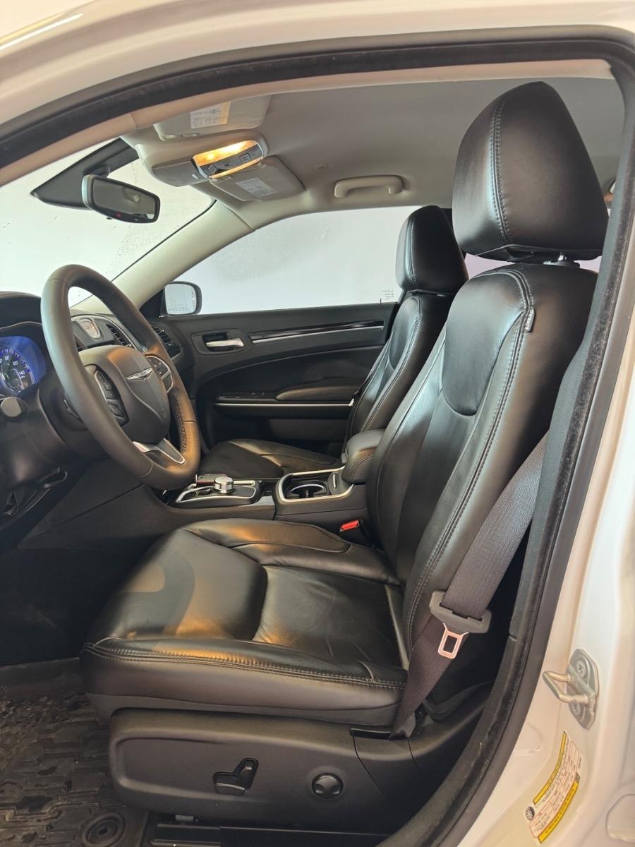 Chrysler 300 Touring L RWD 2023