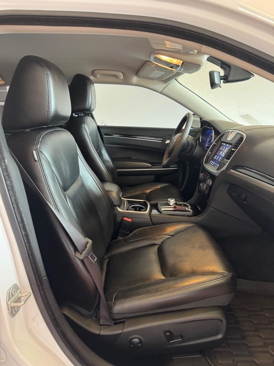 Chrysler 300 Touring L RWD 2023