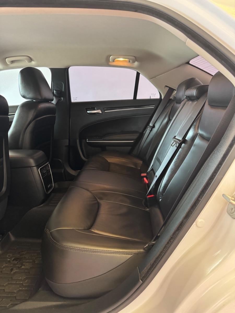Chrysler 300 Touring L RWD 2023