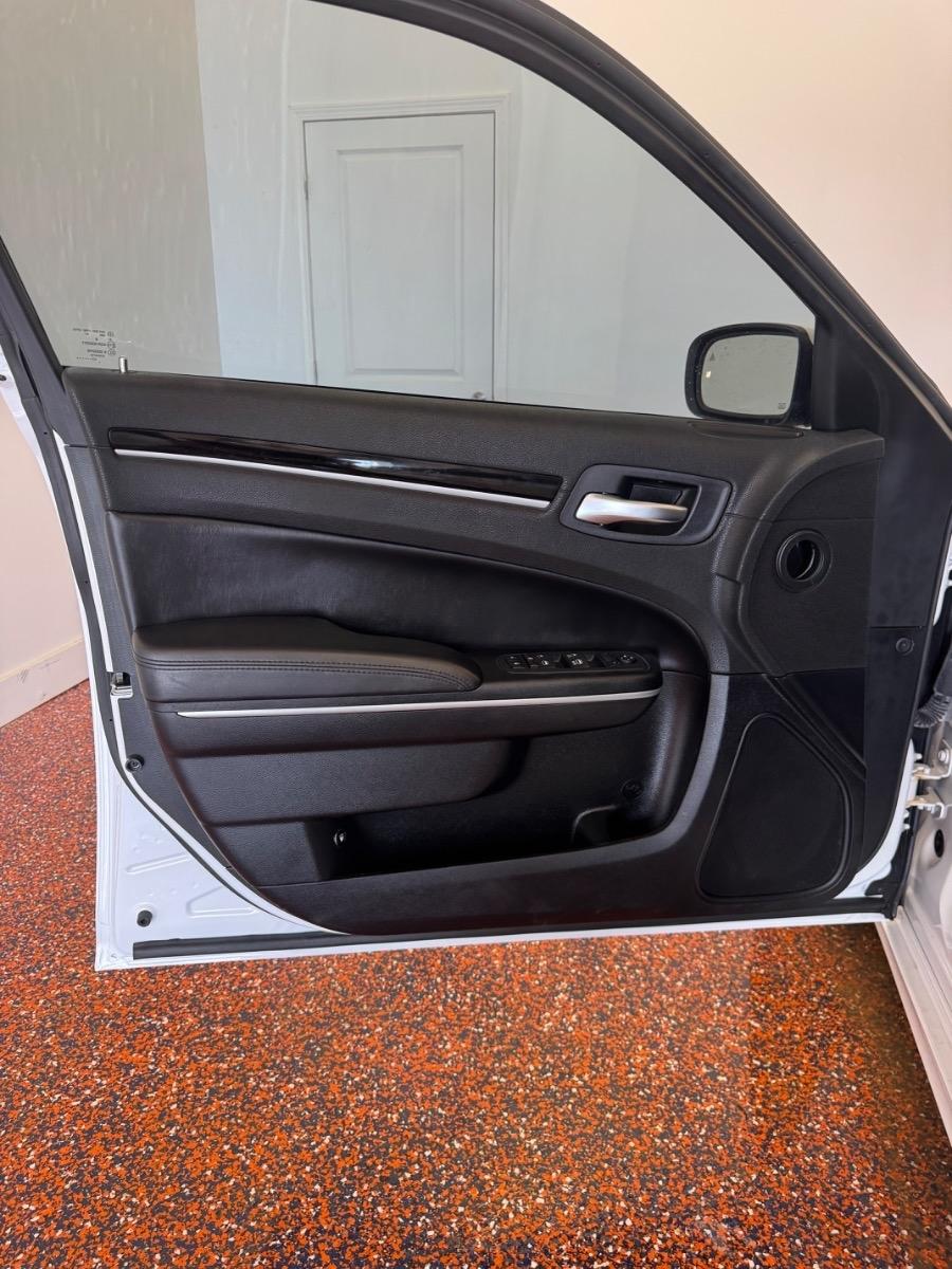 Chrysler 300 Touring L RWD 2023